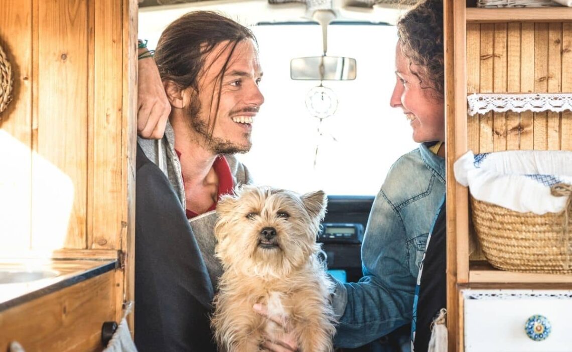 caravana interior viaje turismo desplazamiento vehículo inversión emprendimiento