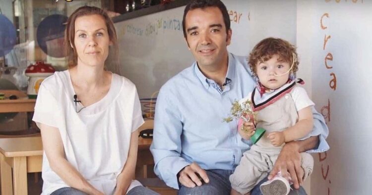 Una de las familias acogidas por la Fundación Infantil Ronald McDonald en sus casas