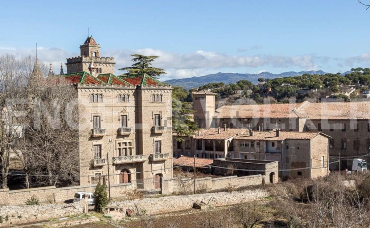 El idealista tiene a la venta un castillo modernista en Gironella (Barcelona)
