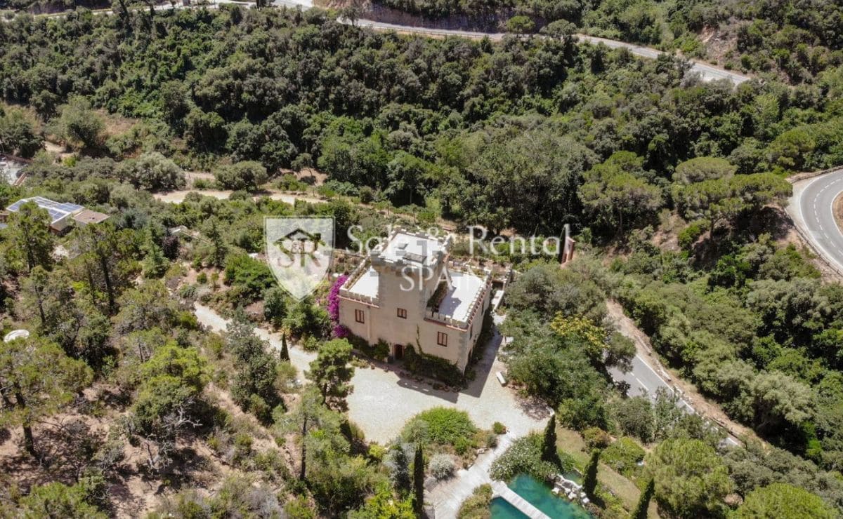 Castillo que tiene a la venta el Idealista en la Costa Brava