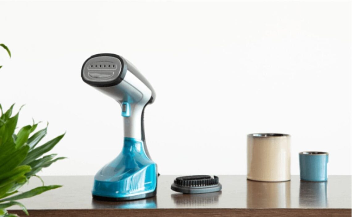 Ahora o nunca: MediaMarkt rebaja la plancha de vapor vertical de Cecotec más versátil para un resultado impecable