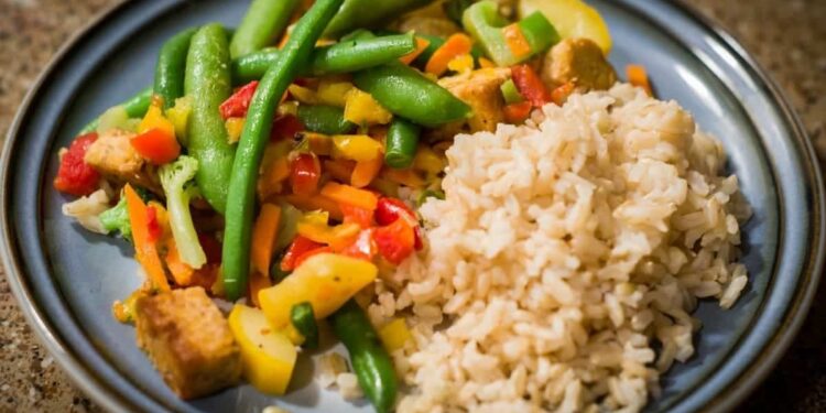cena saludable dieta calorías salud presión sanguínea verdura