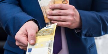 cheque euros ayuda prestación gobierno