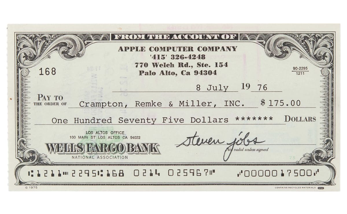 El cheque en subasta firmado por Steve Jobs de Apple