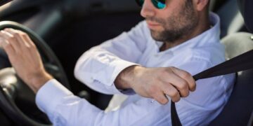cinturón seguridad coche automóvil autocar dgt tráfico accidente riesgo