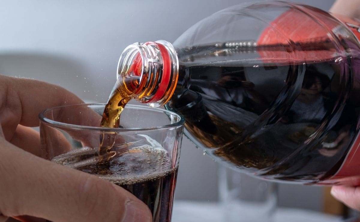 La bebida de cola es una de las que más cantidad de cafeína contiene