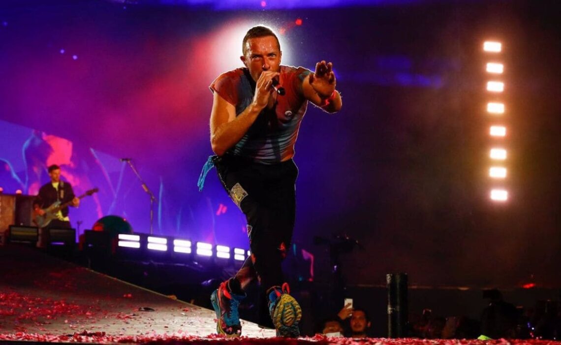 Chris Martin, cantante del grupo Coldplay durante un concierto discapacidad sorda