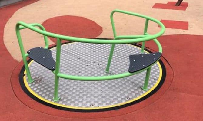 Columpio giratorio accesible