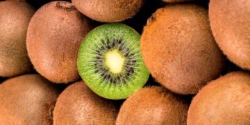 Los expertos fruta aseguran que comer la piel del kiwi tiene beneficios para nuestro organismo