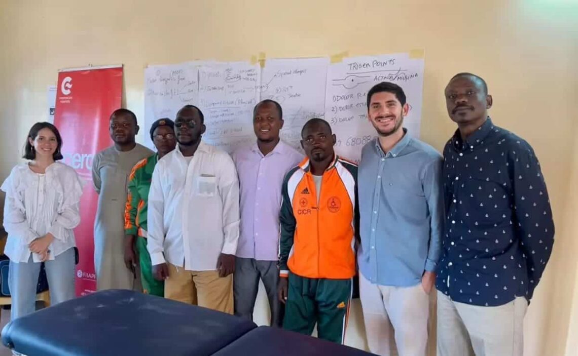 Representantes del Comité Paralímpico Español (CPE) con técnicos locales de Níger