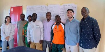 Representantes del Comité Paralímpico Español (CPE) con técnicos locales de Níger