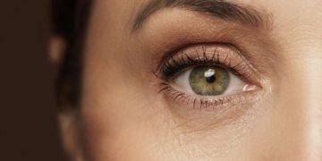 El cosmético antiedad para el contorno de ojos de L'Oreal