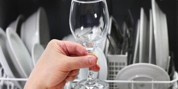 Cómo lavar copa de cristal para que queden brillantes