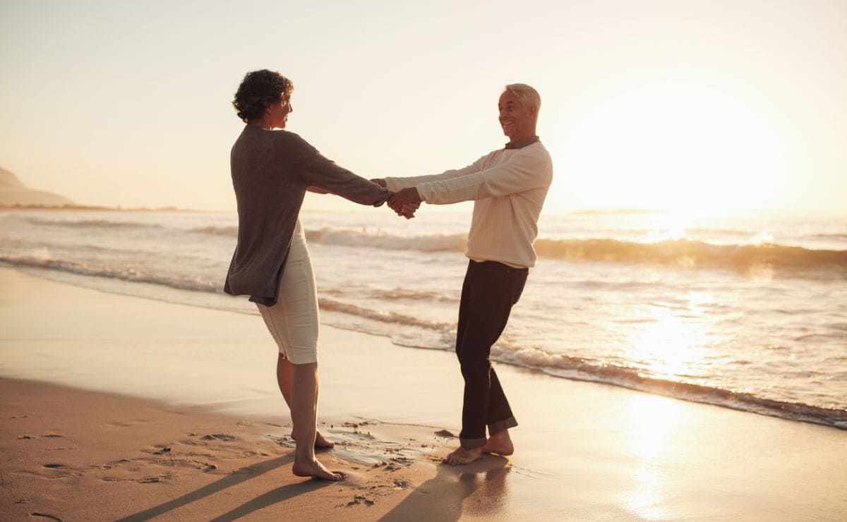 Personas mayores durante un viaje del Programa de Turismo Social del IMSERSO | CANVA