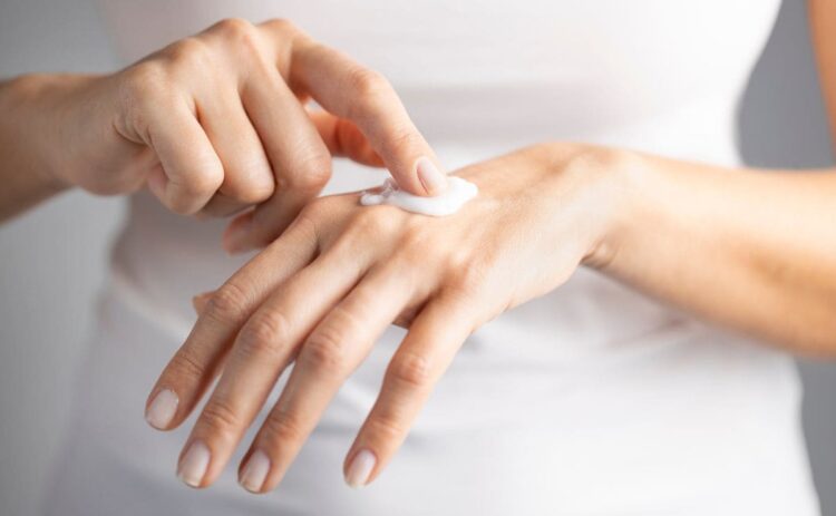 Expertos recuerdan cómo mejorar el cuidado de la piel y prevenir manchas./ CANVA