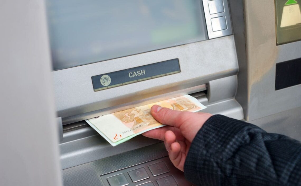 La PMP lanza un decálogo para personas mayores y pensionistas usuarias de bancos en España