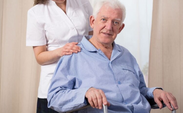 Persona mayor con discapacidad en situación de depedencia