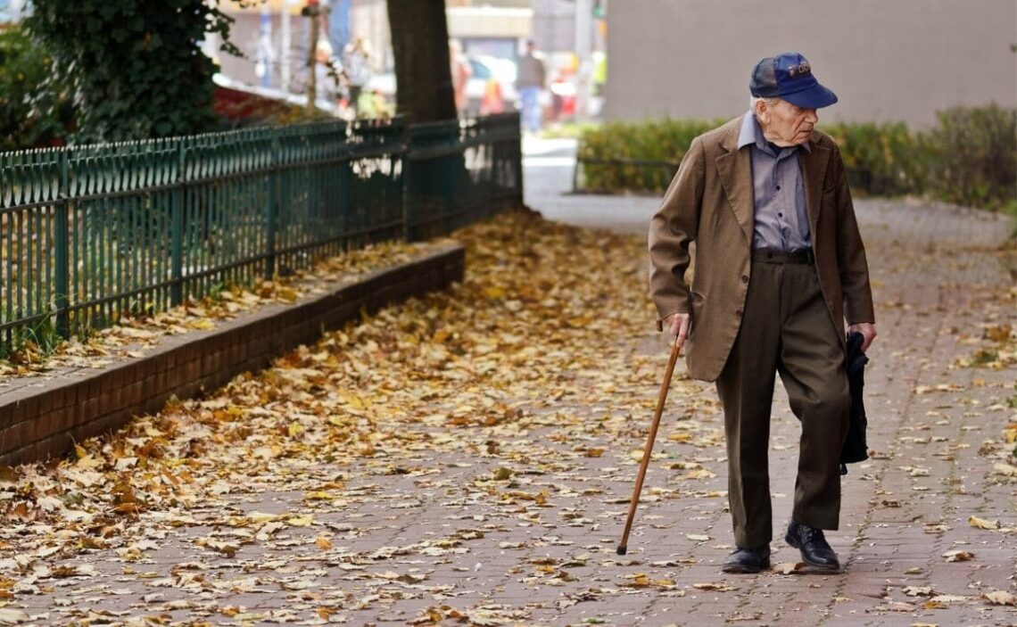 dependencia personal españa persona mayor anciano
