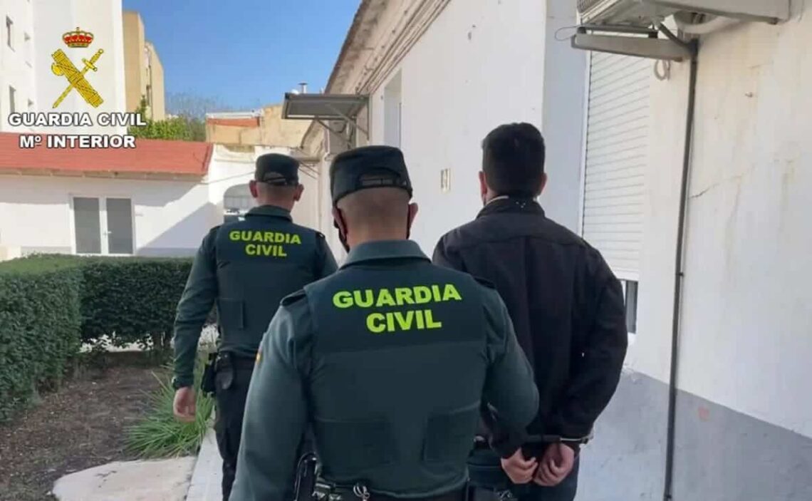 Detenido un hombre acusado de provocar el incendio en una vivienda con su pareja con discapacidad dentro en A Coruña