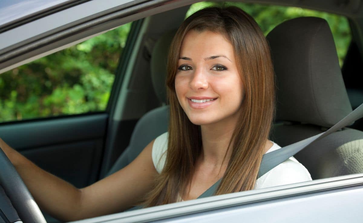 dgt requisito carné licencia conducir tráfico joven