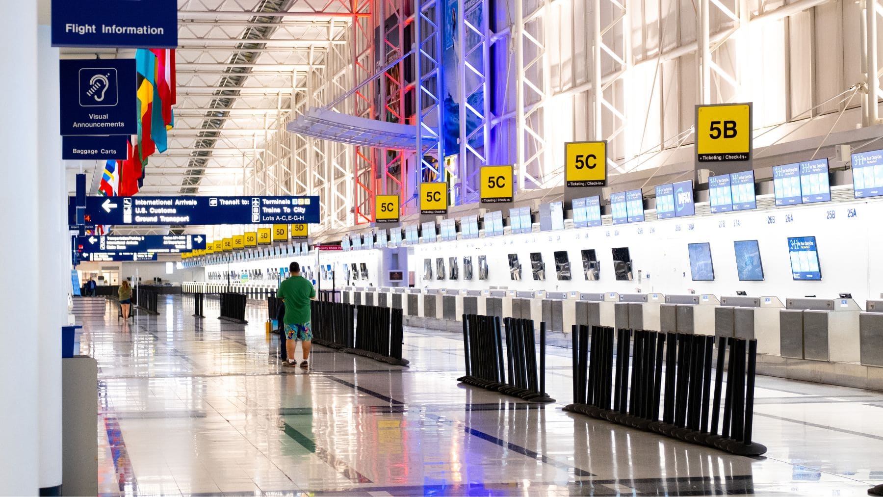 Puertas de embarque en un aeropuerto