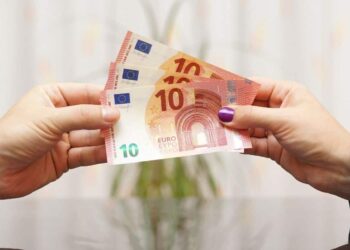 dinero subsidio desempleo euros ayuda prestación pagas extra
