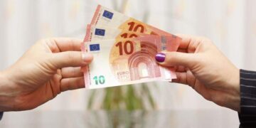 dinero subsidio desempleo euros ayuda prestación pagas extra