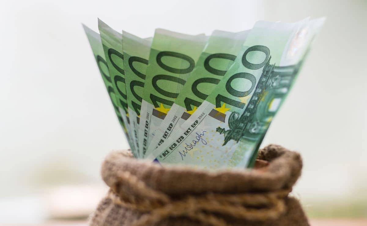 dinero transporte avión espana 2022 billetes legal