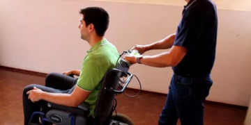 Nuevo dispositivo táctil para mejorar la conducción de sillas eléctricas