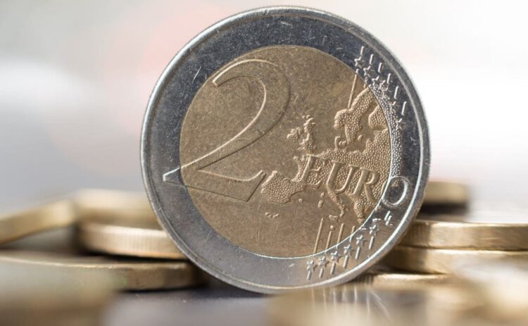Tres monedas de dos euros que pueden hacerte ganar 3.000 euros