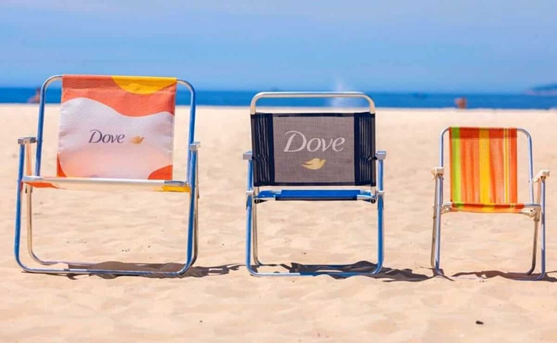 Dove crea sillas de playa que mejoran la accesibilidad y conciencian de la diversidad corporal