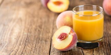 fruta durazno alimento beneficios salud organismo jugo presión