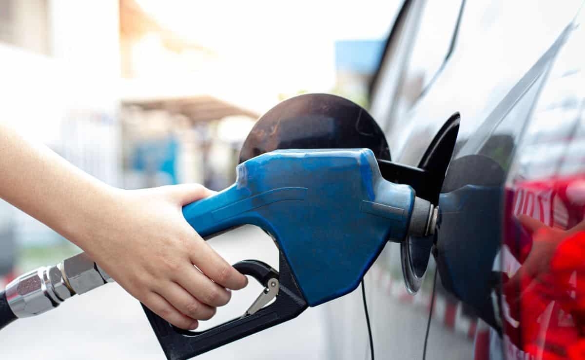 La OCU señala cual es el día más barato para echar gasolina