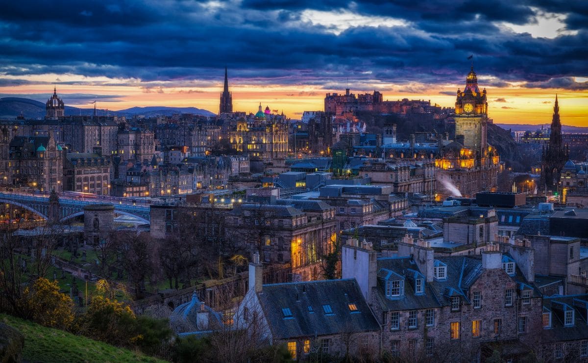 Edimburgo, en Escocia, es considerada como una de la ciudades más bellas del norte de Europa