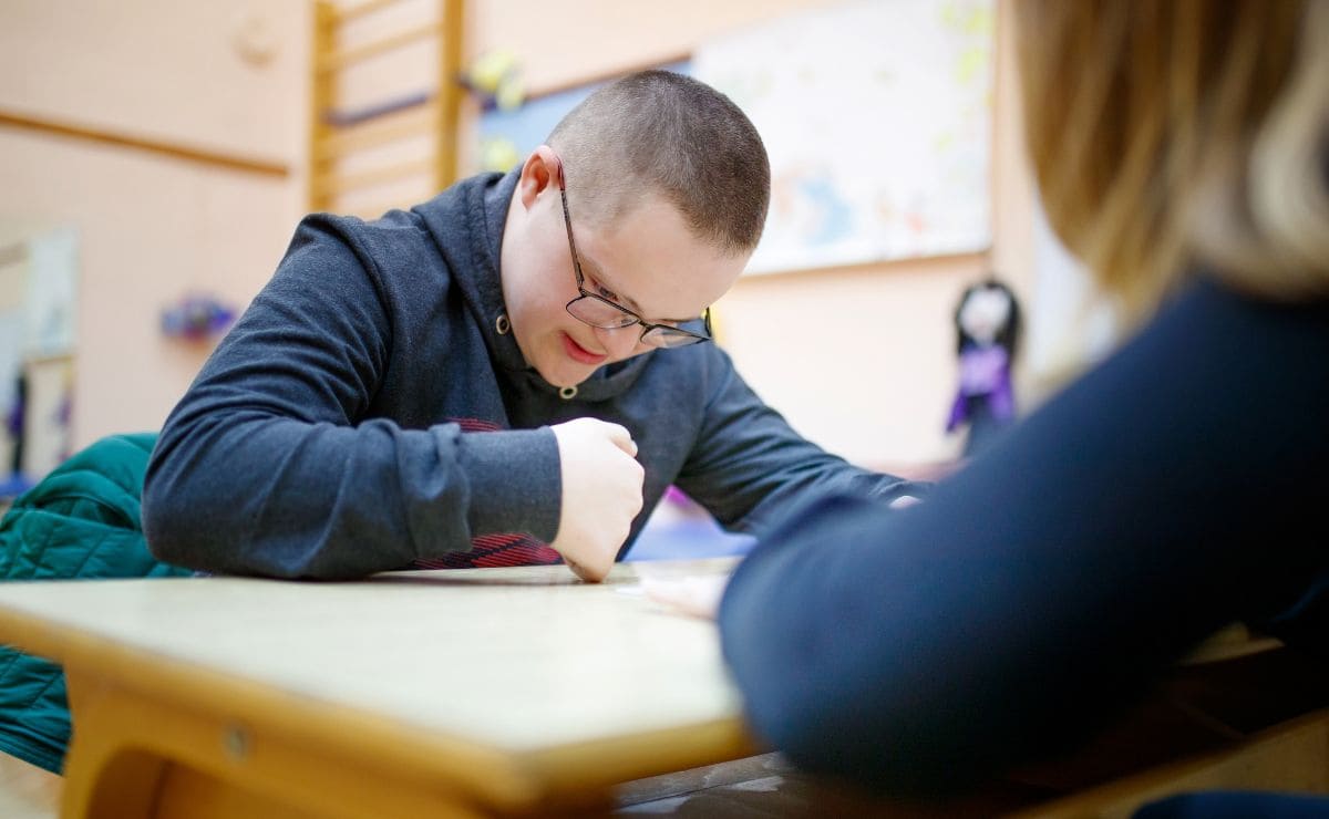 Alumno con educación especial de la Comunidad de Madrid