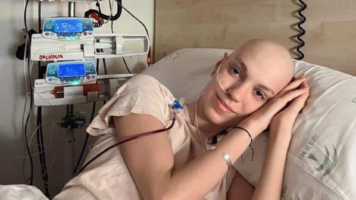 Muere Elena Huelva, la influencer que visibilizó el sarcoma de Ewing con su lema: 'Mis ganas ganan'