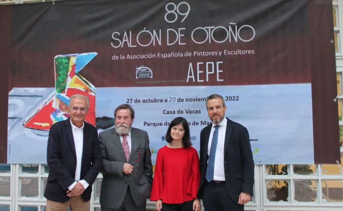 La artista de Down Madrid, Elena Muñoz, es galardonada por la AEPE en el 89 Salón de Otoño