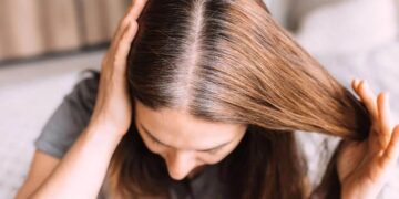 Cómo eliminar las canas con aceite de oliva