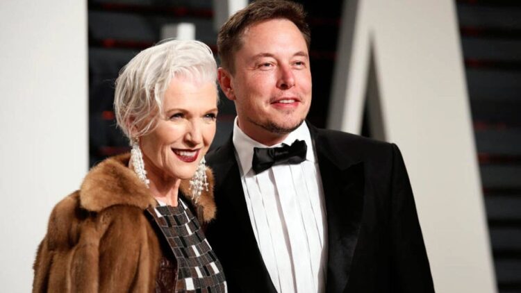 La madre de Elon Musk posa a los 74 años para 'Sports Illustrated'