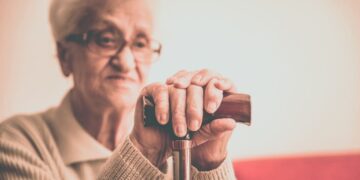 El envejecimiento se dispara en España en 2022 hasta el 133,5%