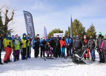 equipo esqui adaptado Sierra Nevada Caixabank