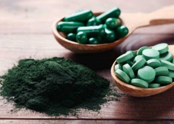 Espirulina en polvo y comprimidos