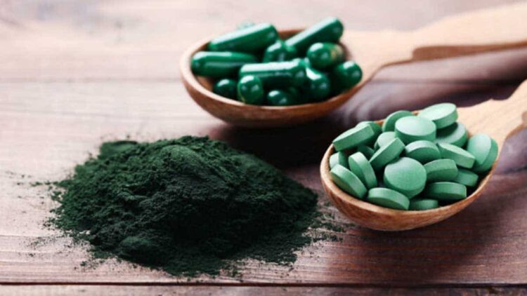 Espirulina en polvo y comprimidos