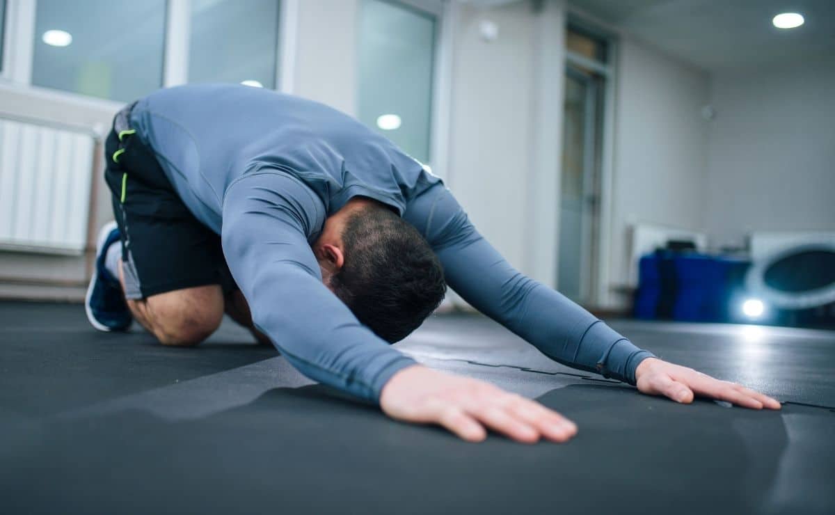 estiramiento espalda ejercicio físico deporte salud muscular tronco lumbares