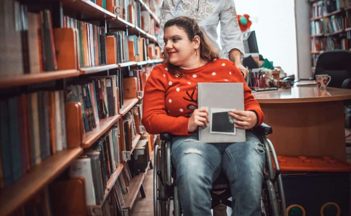 Estudiante con discapacidad que opta a recibir la beca para estudiar en el extranjero de Fundación ONCE