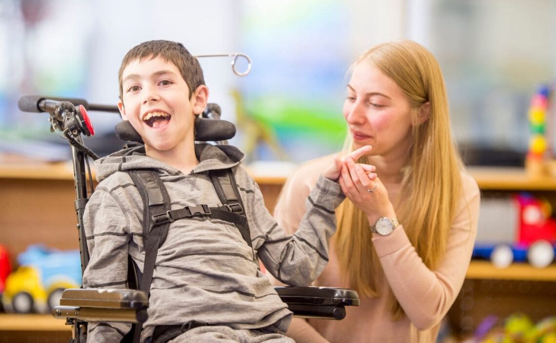 Estudiante con discapacidad que es alumno de educacion especial