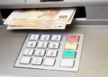 euro cajero automático dinero cuenta bancaria entidad financiera banco espana