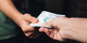 dinero euros ayuda ingreso mínimo vital prestación economía familia