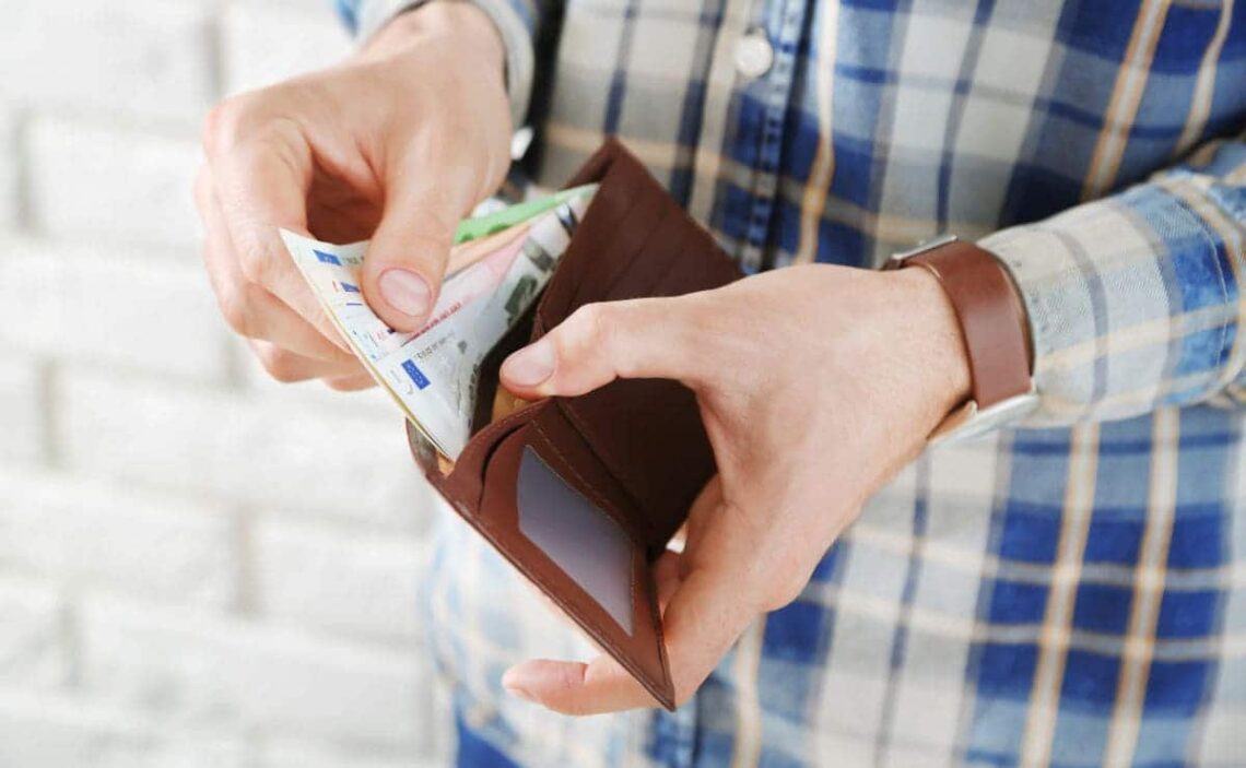 El aviso de Caixabank sobre el dinero que pueden llevar en la cartera