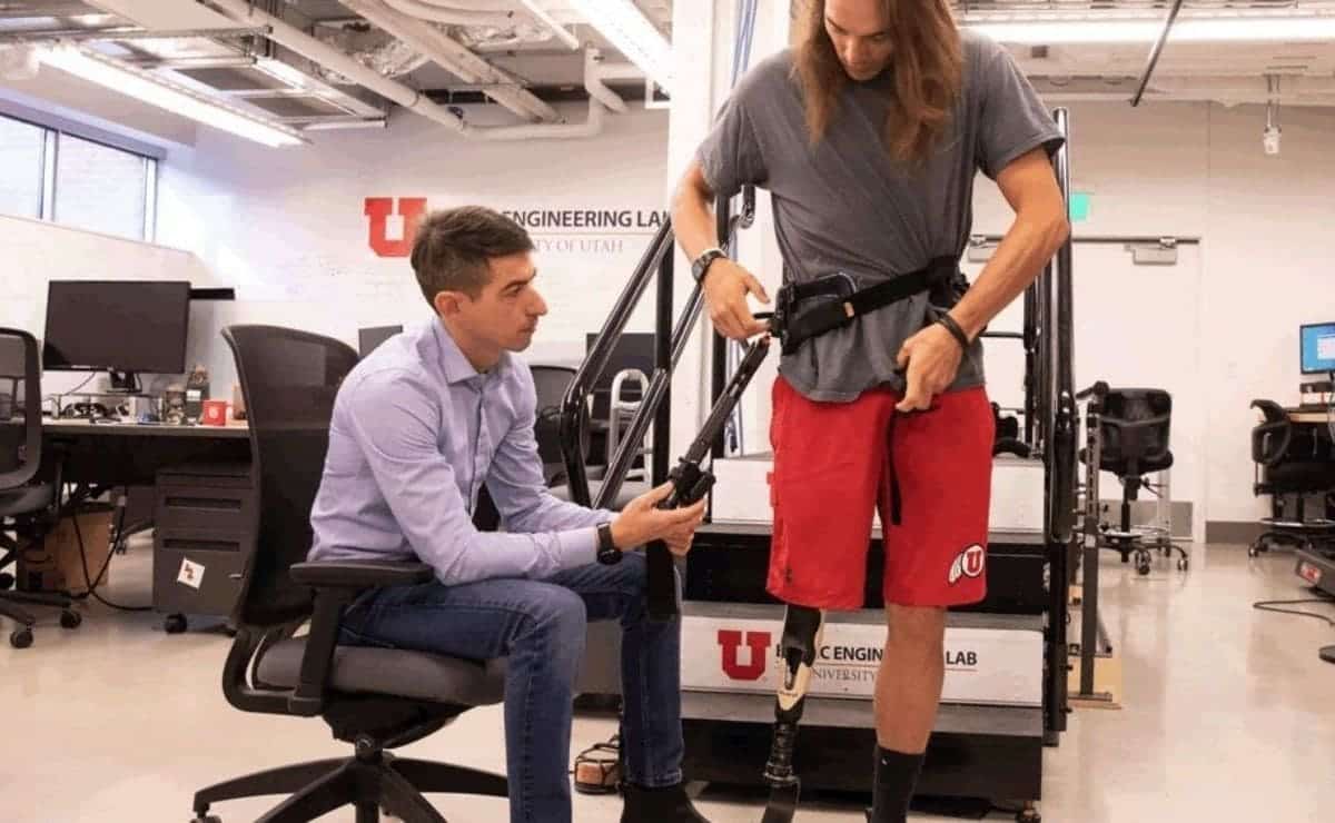 Lanzan un exoesqueleto que ayuda a caminar a personas amputadas por encima de la rodilla